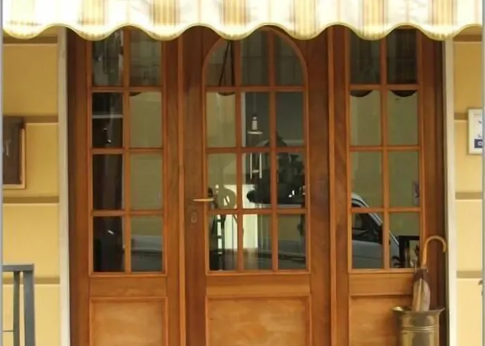 Nena Ξενοδοχείο *