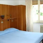 Nena מונליה